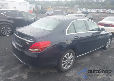 2015 Mercedes-Benz C 300 4Matic/Luxury 4Matic/Sport 4Matic z USA, uszkodzony, nr VIN 55SWF4KB4FU077199